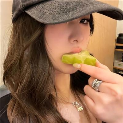 她比烟花寂寞